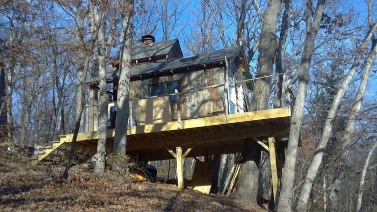 Ten Acre Treehouse “Whitetail” Sleeps 2-4