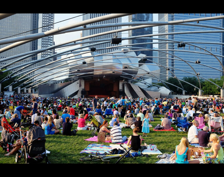 Celebrate Big at Chicago Festivals: Experience the Ultimate Fun!